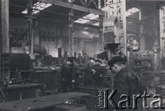 Lata 50., Poznań, Polska.
Zakłady Przemysłu Metalowego im. Hipolita Cegielskiego, hala produkcyjna.
Fot. NN, zbiory Ośrodka KARTA
