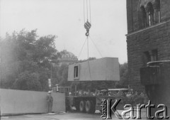 Czerwiec 1981, Poznań, Polska.
Budowa pomnika Ofiar Czerwca 1956, transport elementów.
Fot. NN, zbiory Ośrodka KARTA

