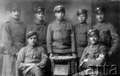 1919-1920, Polska.
Załoga pociągu pancernego 