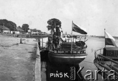 1937, Pińsk, woj. poleskie, Polska.
Statki Floty Pińskiej w porcie.
Fot. Władysław Nadwornik, zbiory Ośrodka KARTA, udostępnił Wiesław Pakosik-Pakosz

