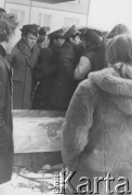 Listopad-grudzień 1981, Katowice, Polska.
Funkcjonariusze milicji podczas akcji wysiedlania osób, które bezprawnie zajęły mieszkania w bloku.
Fot. NN, zbiory Ośrodka KARTA

