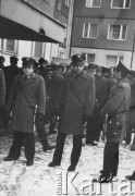 Listopad-grudzień 1981, Katowice, Polska.
Funkcjonariusze milicji podczas akcji wysiedlania osób, które bezprawnie zajęły mieszkania w bloku.
Fot. NN, zbiory Ośrodka KARTA


