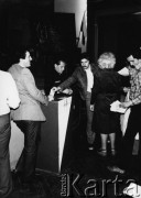 29-10.06.1981, Wrocław, Polska.
Walny Zjazd Delegatów NSZZ Solidarność Regionu Dolny Śląsk, głosuje Władysław Frasyniuk.
Fot. NN, zbiory Ośrodka KARTA


