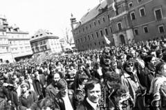 1.05.1982, Warszawa, Polska.
Stan wojenny - manifestacja niezależna na Placu Zamkowym na Starym Mieście, zorganizowana przez podziemne struktury 