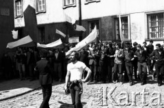 1.05.1982, Warszawa, Polska.
Stan wojenny - manifestacja niezależna na Placu Zamkowym na Starym Mieście, zorganizowana przez podziemne struktury 