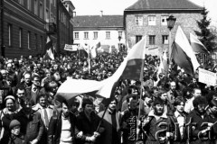 1.05.1982, Warszawa, Polska.
Stan wojenny - manifestacja niezależna na Placu Zamkowym na Starym Mieście, zorganizowana przez podziemne struktury 