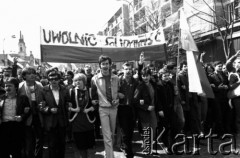 1.05.1982, Warszawa, Polska.
Stan wojenny - manifestacja niezależna na Placu Zamkowym na Starym Mieście, zorganizowana przez podziemne struktury 
