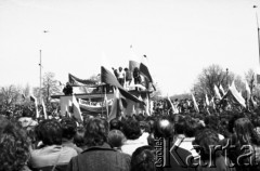 1.05.1982, Warszawa, Polska.
Stan wojenny - manifestacja niezależna na Placu Zamkowym na Starym Mieście, zorganizowana przez podziemne struktury 