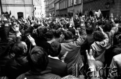 1.05.1982, Warszawa, Polska.
Stan wojenny - manifestacja niezależna na Placu Zamkowym na Starym Mieście, zorganizowana przez podziemne struktury 