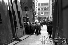 3.05.1982, Warszawa, Stare Miasto.
Stan wojenny - manifestacja niezależna na Placu Zamkowym na Starym Mieście, zorganizowana przez podziemne struktury 
