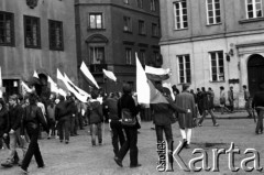 3.05.1982, Warszawa, Rynek Starego Miasta.
Stan wojenny - manifestacja niezależna na Placu Zamkowym na Starym Mieście, zorganizowana przez podziemne struktury 