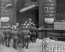 13.12.1981, Łódź, Polska.
Wprowadzenie stanu wojennego - wkroczenie oddziału ZOMO do siedziby Zarządu Regionalnego Ziemi Łódzkiej NSZZ 