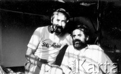 1982, Białołęka k. Warszawy, Polska.
Janusz Onyszkiewicz (z lewej) w obozie internowania.
Fot. NN, zbiory Ośrodka KARTA, udostępnił Marek Miecznikowski

