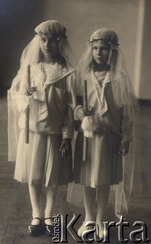 1930, Wilno, Polska.
Pierwsza komunia św. u sióstr Nazaretanek, z prawej stoi Wilhelmina Zagórska.
Fot. NN, zbiory Ośrodka KARTA, udostępniła Wilhelmina Giedrys


