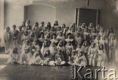 1930-1932, Wilno, Polska.
Pierwsza komunia św. u sióstr Nazaretanek.
Fot. NN, zbiory Ośrodka KARTA, udostępniła Wilhelmina Giedrys


