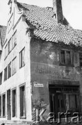 1959, Gdańsk, Polska.
Niemieckie napisy na zniszczonej kamienicy przy ul. Rycerskiej.
Fot. Czesław Wdowczyk, zbiory Ośrodka KARTA, udostępnił Henryk Wdowczyk
 

