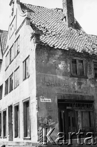 1959, Gdańsk, Polska.
Niemieckie napisy na zniszczonej kamienicy przy ul. Rycerskiej.
Fot. Czesław Wdowczyk, zbiory Ośrodka KARTA, udostępnił Henryk Wdowczyk
 
