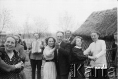 Lata 50., Polska.
Wesele Józefa.
Fot. Czesław Wdowczyk, zbiory Ośrodka KARTA, udostępnił Henryk Wdowczyk
 
