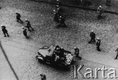 1970, Polska.
Tłumienie przez oddział ZOMO robotniczych wystąpień na Wybrzeżu.
Fot. NN, zbiory Ośrodka KARTA