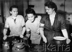 Sierpień 1944, Warszawa, Generalne Gubernatorstwo.
Kuchnia powstańcza w lokalu okupacyjnej restauracji 