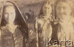 1942, Uzbekistan, ZSRR.
Uzbeckie kobiety na ulicy.
Fot. NN, zbiory Ośrodka KARTA, kolekcję Jana Troszyńskiego udostępnił Jan Laskowski

