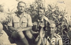 Maj 1943, Quizil-Ribat, Irak.
Żołnierze 2 Korpusu Polskiego. Z lewej Jan Troszyński.
Fot. NN, zbiory Ośrodka KARTA, kolekcję Jana Troszyńskiego udostępnił Jan Laskowski

