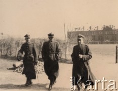 1937-1938, Zambrów, Polska.
Mazowiecka Szkoła Podchorążych Rezerwy Artylerii im. gen. Józefa Bema, dowódcy po defiladzie.
Fot. NN, zbiory Ośrodka KARTA, Pogotowie Archiwalne [PAF_012] , udostępnił Michał Zdrojewski