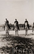 Wiosna 1938, Zambrów, Polska.
Mazowiecka Szkoła Podchorążych Rezerwy Artylerii im. gen. Józefa Bema, ujeżdżalnia.
Fot. NN, zbiory Ośrodka KARTA, Pogotowie Archiwalne [PAF_012] , udostępnił Michał Zdrojewski