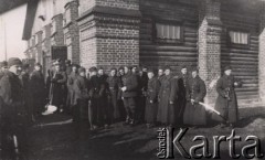 Grudzień 1937, Zambrów, Polska.
Mazowiecka Szkoła Podchorążych Rezerwy Artylerii im. gen. Józefa Bema. Podporucznik Kurzas ze swoim plutonem.
Fot. NN, zbiory Ośrodka KARTA, Pogotowie Archiwalne [PAF_012] , udostępnił Michał Zdrojewski