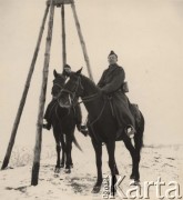 1937-1938, Zambrów, Polska.
Mazowiecka Szkoła Podchorążych Rezerwy Artylerii im. gen. Józefa Bema, konny zwiad I baterii.
Fot. NN, zbiory Ośrodka KARTA, Pogotowie Archiwalne [PAF_012] , udostępnił Michał Zdrojewski