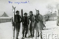 Styczeń 1939, Bukowina Tatrzańska, woj. krakowskie, Polska.
Kurs narciarski dla żołnierzy.
Fot. NN, zbiory Ośrodka KARTA, Pogotowie Archiwalne [PAF_012] , udostępnił Michał Zdrojewski