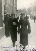 Grudzień 1938, Wilno, Polska.
Jarosław Zdrojewski z matką.
Fot. NN, zbiory Ośrodka KARTA, Pogotowie Archiwalne [PAF_012] , udostępnił Michał Zdrojewski