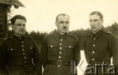 28.03.1940, Łotwa.
Polscy żołnierze internowani na Łotwie, z prawej stoi Bogdan Konopko.
Fot.NN, zbiory Ośrodka KARTA, Pogotowie Archiwalne [PAF_012], album Bogdana Konopko udostępnił Michał Zdrojewski