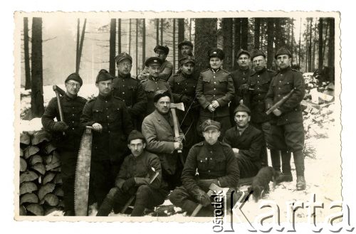 02.04.1940, Łotwa.
Internowani żołnierze Wojska Polskiego.
Fot.NN, zbiory Ośrodka KARTA, Pogotowie Archiwalne [PAF_012], album Bogdana Konopko udostępnił Michał Zdrojewski