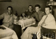 Lata 40., brak miejsca.
Żołnierze Armii Andersa.
Fot.NN, zbiory Ośrodka KARTA, Pogotowie Archiwalne [PAF_012], album Bogdana Konopko udostępnił Michał Zdrojewski
