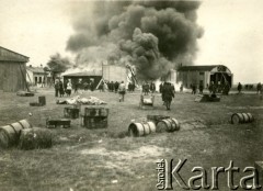 1920, Lwów, Polska.
Pożar hangaru na lotnisku wojskowym.
Fot. NN, zbiory Ośrodka KARTA, Pogotowie Archiwalne [PAF_011], udostępniła Jolanta Szczudłowska