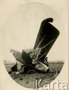 1920, Lwów, Polska.
Rozbity tuż po starcie samolot zwiadowczy Albatros C.XV. Pilotował go mjr Rajski.
Fot. NN, zbiory Ośrodka KARTA, Pogotowie Archiwalne [PAF_011], udostępniła Jolanta Szczudłowska