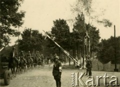 1.09.1939, Polska.
Przejście wojsk niemieckich przez granicę.
Fot. NN, zbiory Ośrodka KARTA, Pogotowie Archiwalne [PAF_011], udostępniła Jolanta Szczudłowska
