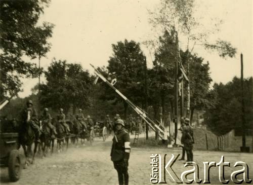 1.09.1939, Polska.
Przejście wojsk niemieckich przez granicę.
Fot. NN, zbiory Ośrodka KARTA, Pogotowie Archiwalne [PAF_011], udostępniła Jolanta Szczudłowska