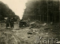1939, Polska.
Żołnierze Wehrmachtu na polu po bitwie.
Fot. NN, zbiory Ośrodka KARTA, Pogotowie Archiwalne [PAF_011], udostępniła Jolanta Szczudłowska