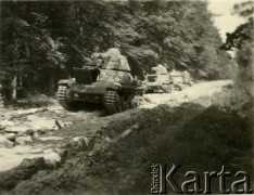 1939, Polska.
Polskie czołgi, prawdopodobnie niemieckie łupy wojenne.
Fot. NN, zbiory Ośrodka KARTA, Pogotowie Archiwalne [PAF_011], udostępniła Jolanta Szczudłowska