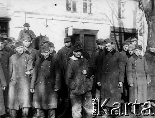 02.1945, Jastrowie, Polska.
Jeńcy niemieccy.
Fot. Józef Rybicki, Stanisława Rybicka, zbiory Fundacji Ośrodka KARTA
