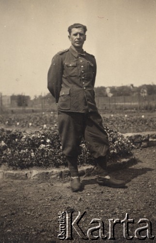 1942, Mannheim, III Rzesza Niemiecka.
Marceli Ślaski, żołnierz kampanii wrześniowej, więzień obozu jenieckiego.
Fot. R. Gottwald, Koblencja; zbiory Ośrodka KARTA, zdjęcia z kolekcji Marcelego Ślaskiego udostępniła Barbara Gleb

