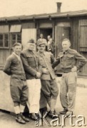 1942, Mannheim, III Rzesza Niemiecka.
Polscy żołnierze, więźniowie obozu jenieckiego.
Fot. R. Gottwald, Koblencja; zbiory Ośrodka KARTA, zdjęcia z kolekcji Marcelego Ślaskiego udostępniła Barbara Gleb

