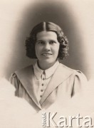 16.08.1938, Wołkowysk, woj. białostockie, Polska.
Portret młodej kobiety.
Fot. NN, zbiory Ośrodka KARTA, udostępniła Janina Bojarska
   
