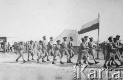 20.04.1942, Ahwaz, Persja (Iran).
Żołnierze polscy w obozie.
Fot. NN, zbiory Ośrodka KARTA, kolekcję Stanisława Jankowskiego udostępnił Piotr Jankowski
 
