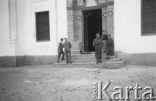 08.03.1942, Egipt.
Wycieczka z chorymi, na zdjęciu meczet Mahmed-ali z XVI wieku.
Fot. NN, zbiory Ośrodka KARTA, kolekcję Stanisława Jankowskiego udostępnił Piotr Jankowski
 
