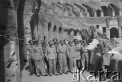 1944-1946, Rzym, Włochy.
Grupa żołnierzy Armii Andersa, w czarnym berecie, Stanisław Jankowski.
Fot. NN, zbiory Ośrodka KARTA, kolekcję Stanisława Jankowskiego udostępnił Piotr Jankowski
 
