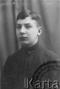 1924, Baranowicze, woj. nowogródzkie, Polska.
Stanisław Jankowski, portret.
Fot. NN, zbiory Ośrodka KARTA, kolekcję Stanisława Jankowskiego udostępnił Piotr Jankowski
 
