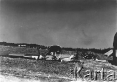 1944 - 1945, St Denijs Westerm k/Gandawy, Belgia.
Wraki samolotów.
Fot. Jan Sianos, zbiory Ośrodka KARTA, udostępnili Scholastyka i Jerzy Królowie

